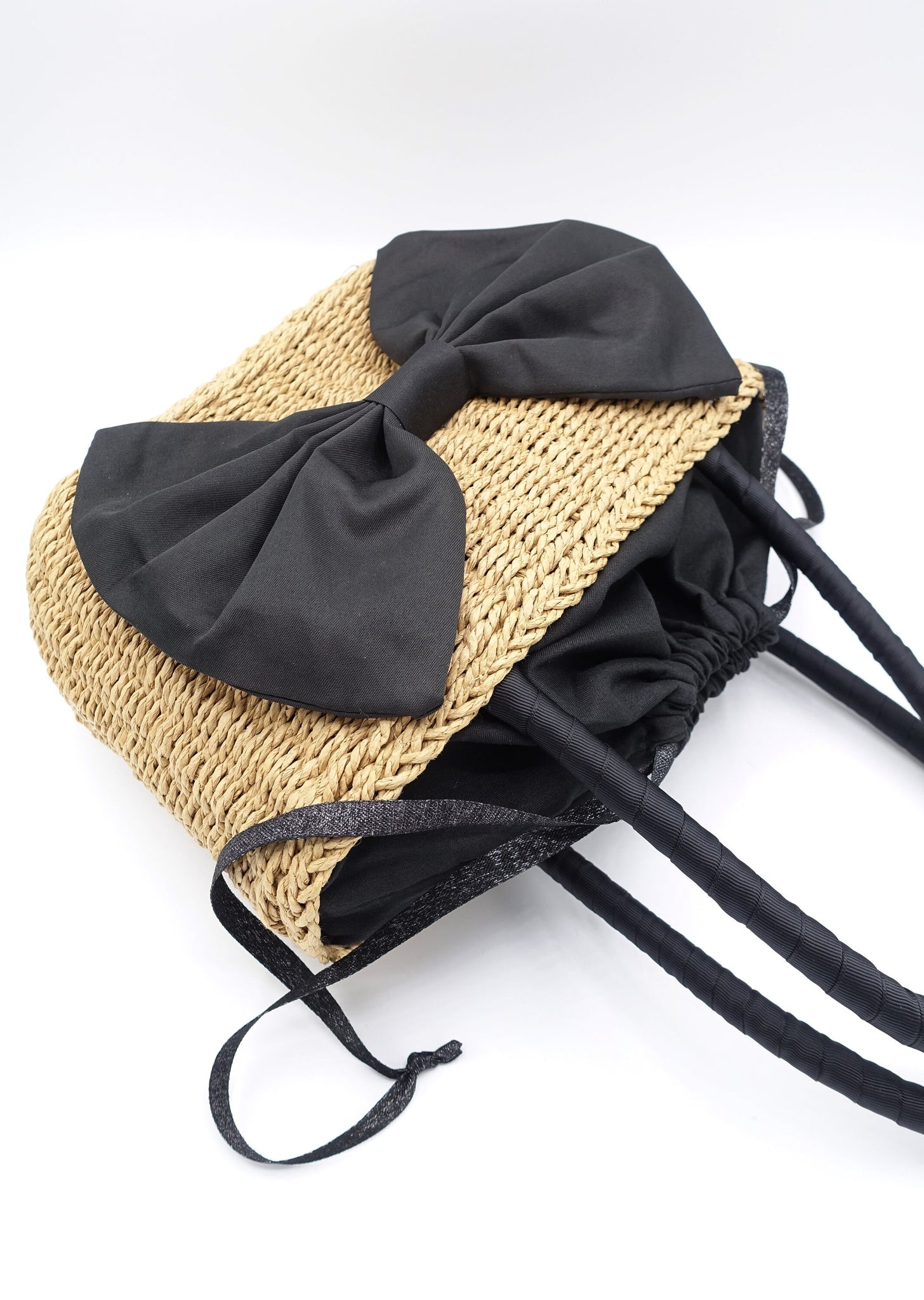 bow handbag in rattan 