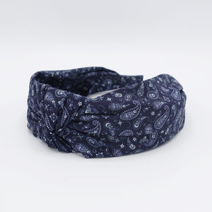 women knotted headband